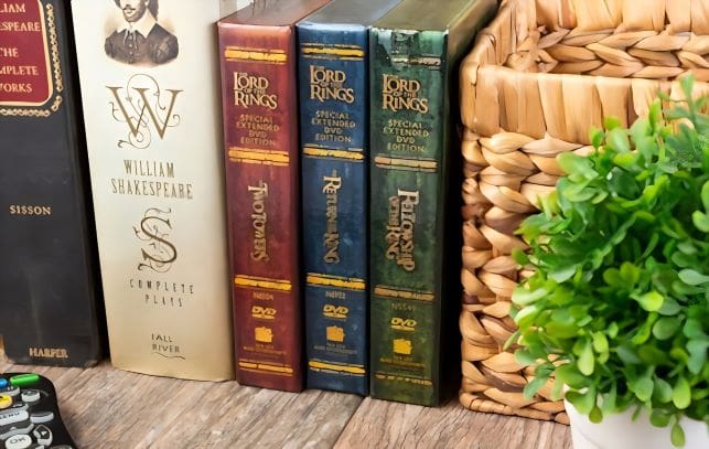 Row of books of the Lord of the Rings Trilogy